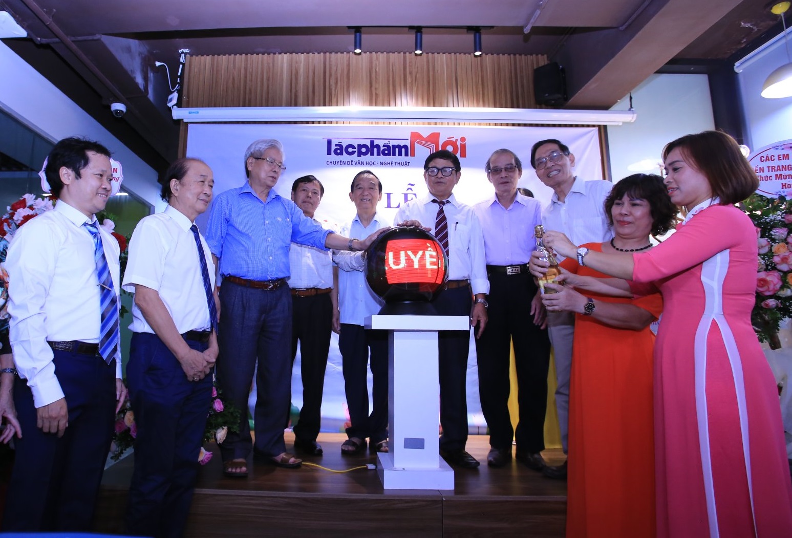 Ch&ugrave;m thơ của Ban cố vấn T&Aacute;C PHẨM MỚI